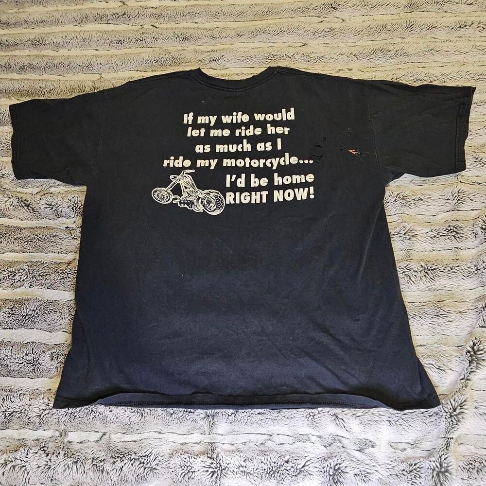 Gildan Men's Black and White T-shirt